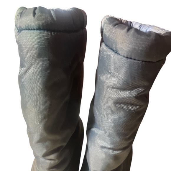 Sorel Waterproof Boots size 6 - Picture 5 of 10